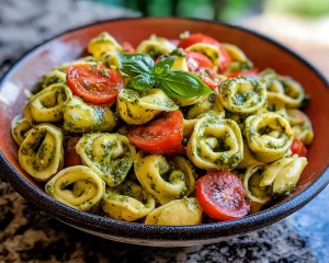 Pasta Salad: Cold Tortellini Pasta Salad With Pesto and Tomatoes in 20 Minutes